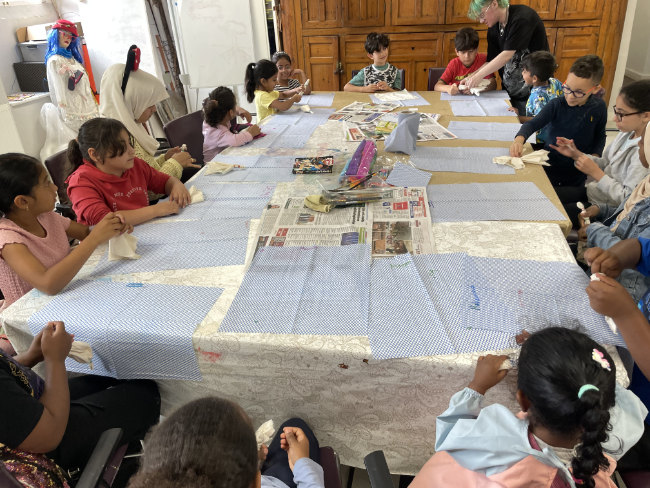 A creative art class for children.