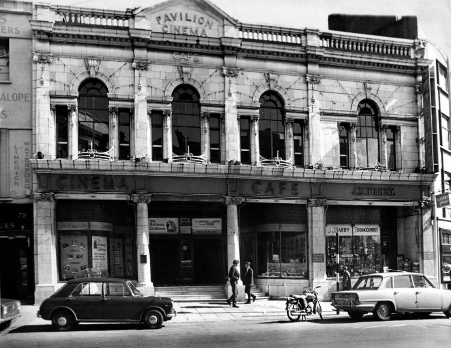 Pavilion Cinema façade in 1950s (image open source)