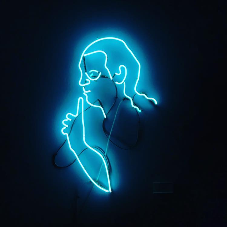 Sarah Iremonger, Top Half of the Hero, 2005, neon tubing. © the artist.