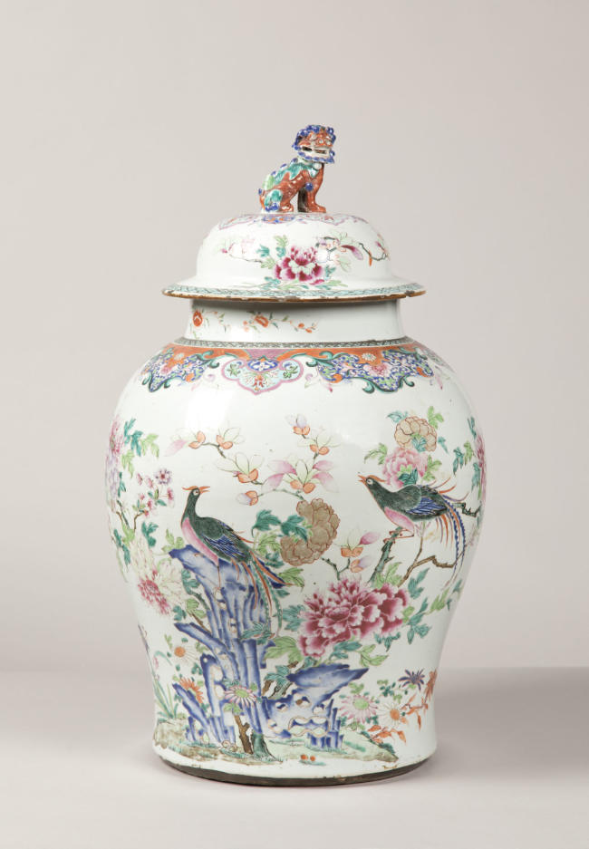 Photo of a Chinese vase.